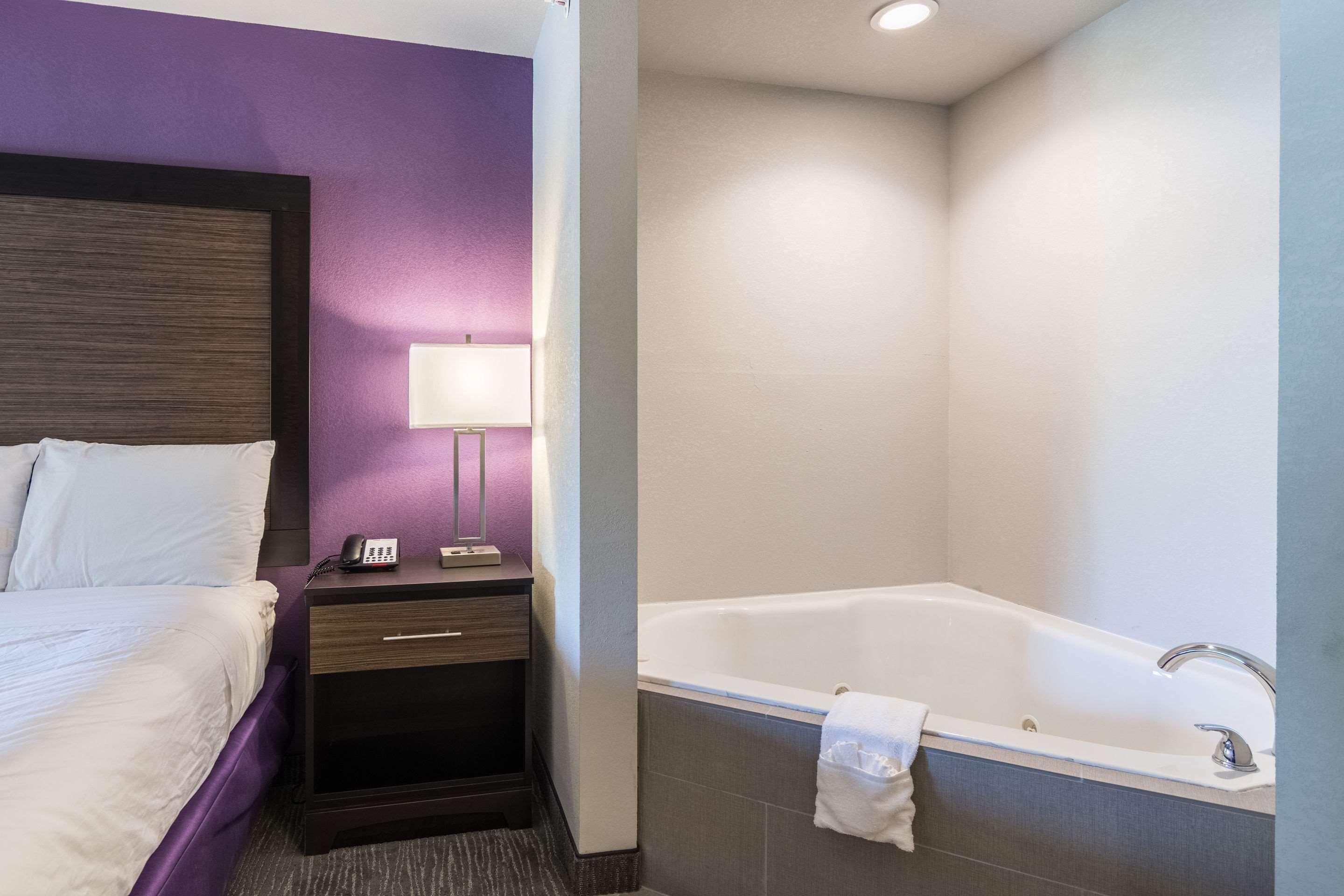 Econo Lodge Inn & Suites North Little Rock Near Riverfront מראה חיצוני תמונה